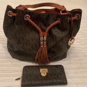 Michael Kors Marina Signature PVC Gathered Tote - Brown
& matching wallet